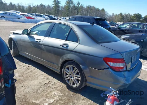 2008 Mercedes-Benz C 300 Luxury/Sport z USA, uszkodzony, nr VIN WDDGF54X58F099706